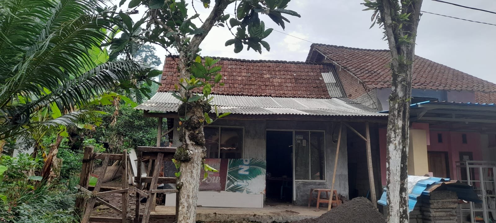 ProgresPembangunan  Bedah Rumah suadah dusun krajan rt2 rw 1. Dana BHPRD Ta. 2025